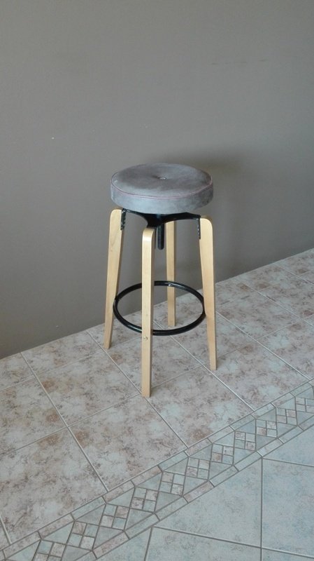 IMG_20200717_095803.jpg Σκαμπό ξύλινο "ΠΕΡΙΣΤΡΕΦΟΜΕΝΟ"