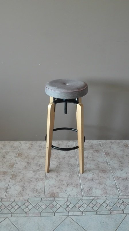 IMG_20200717_095812-ΟΚ.jpg Σκαμπό ξύλινο "ΠΕΡΙΣΤΡΕΦΟΜΕΝΟ"