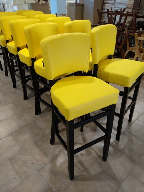 Ξύλινο σκαμπό "BARCELONA"