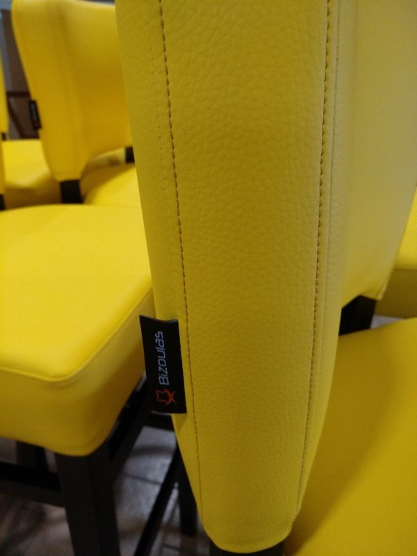 Ξύλινο σκαμπό "BARCELONA"