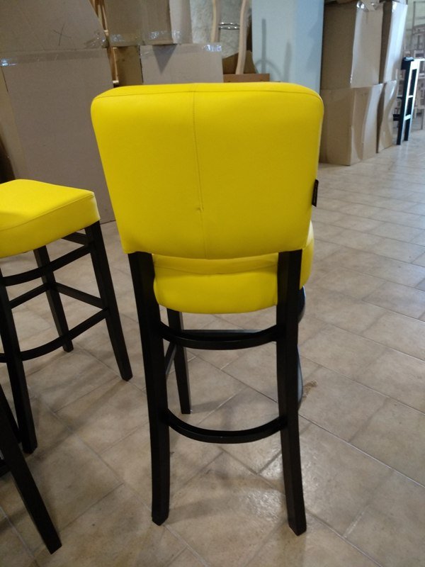 Ξύλινο σκαμπό "BARCELONA"