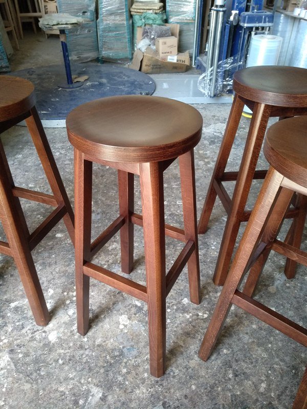 Ξύλινο σκαμπό "ΚΛΑΣΙΚΟ"