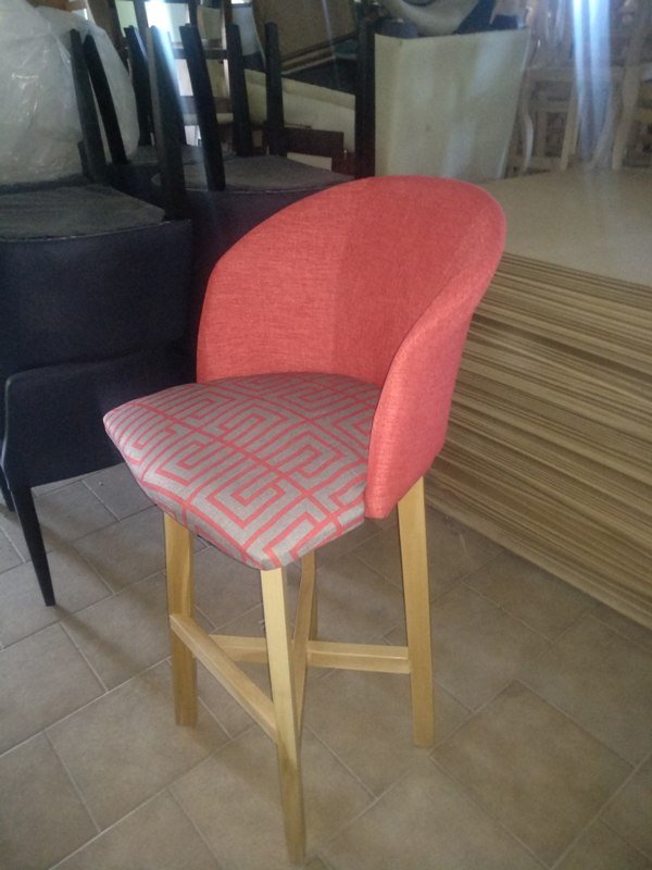 Ξύλινο σκαμπό "ΝΕΦΕΛΗ"