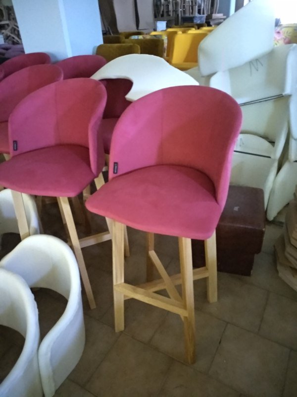 Ξύλινο σκαμπό "ΝΕΦΕΛΗ"