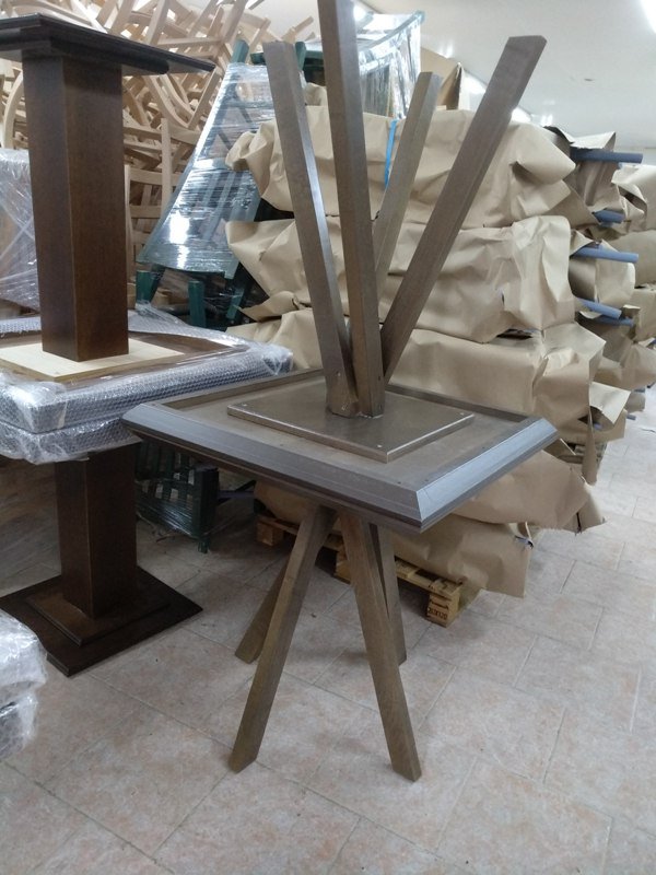 Σταντ ξύλινο "Twist"